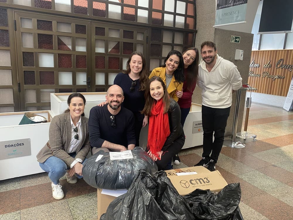regional-sul Equipe da Regional Sul da FESA Group com as doações da Campanha do Agasalho 2023