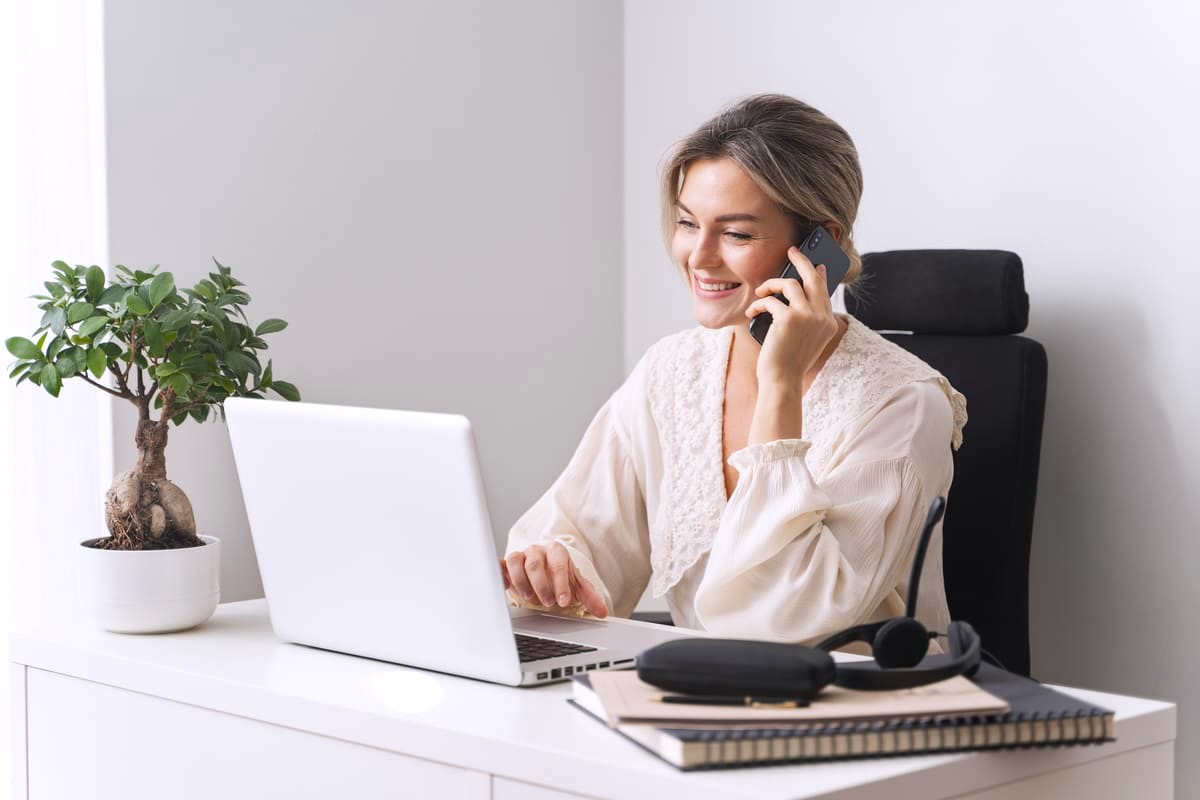 Headhunter realizando recrutamento de média gerência